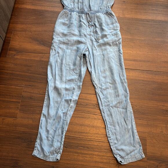 Cisono Pre loved Sleeveless Jumpsuit with Pockets in a thin Denim fabric. - Picture 2 of 9